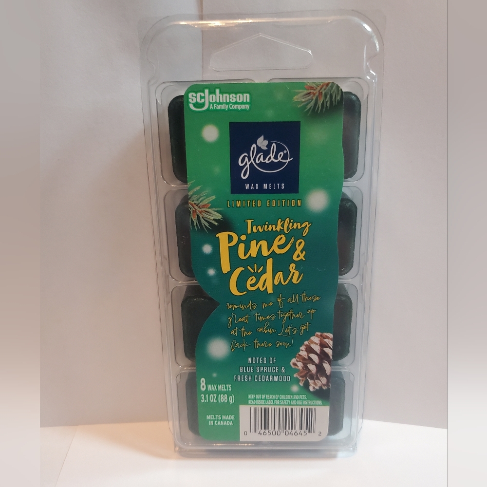 Glade Twinkling Pine & Cedar Wax Melts - Green and a Red Wax Melt